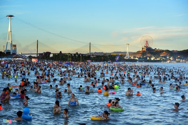 Cáp treo 'xe bus hai tầng' lơ lửng trên vịnh Hạ Long hình ảnh 17 Cap treo 'xe bus hai tang' lo lung tren vinh Ha Long hinh anh 17