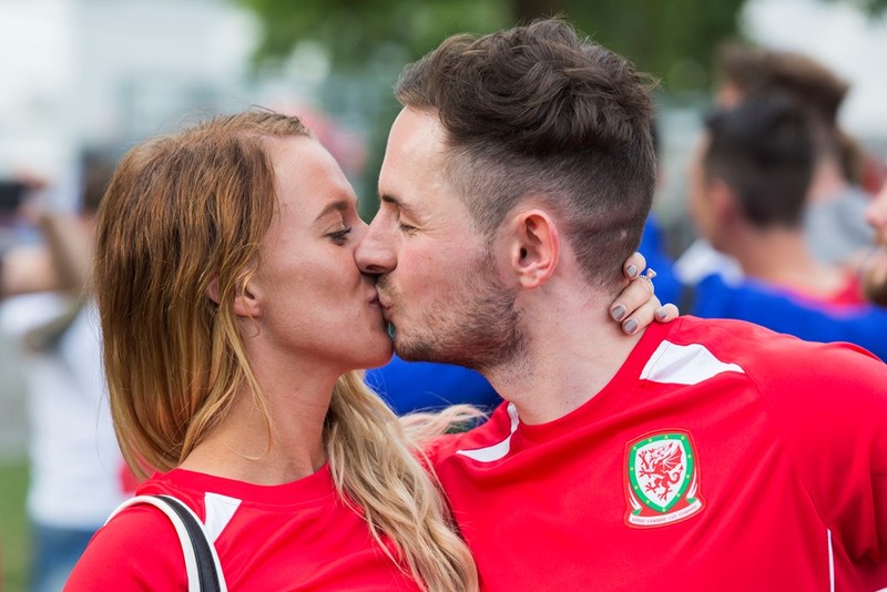 1001 kiểu nụ hôn tại Euro 2016 ảnh 12 1001 kiểu nụ hôn tại Euro 2016 ảnh 12