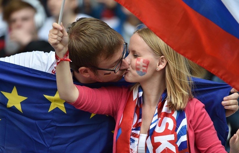 1001 kiểu nụ hôn tại Euro 2016 ảnh 7 1001 kiểu nụ hôn tại Euro 2016 ảnh 7