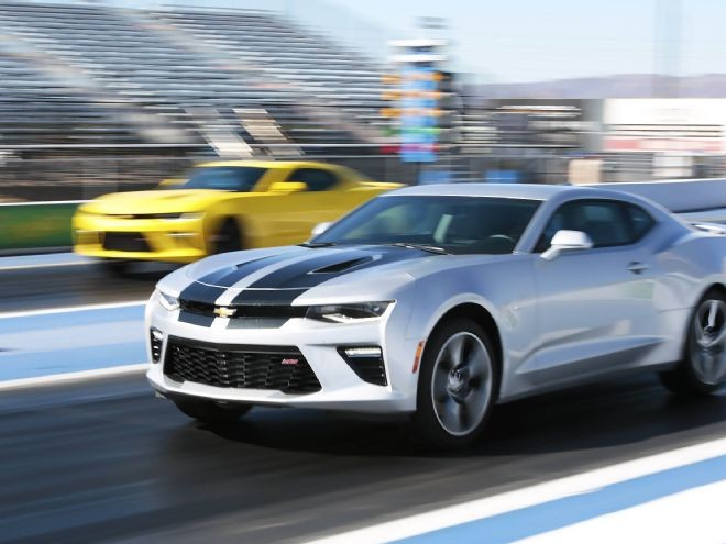 Chevrolet Camaro 2016 được trang bị ghế trước sưởi ấm, bọc da và thông khí.