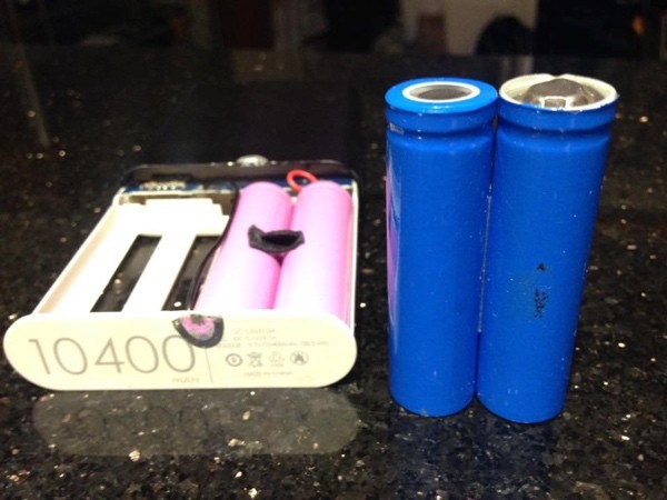 Phát hiện… cát bên trong pin dự phòng Trung Quốc ảnh 1