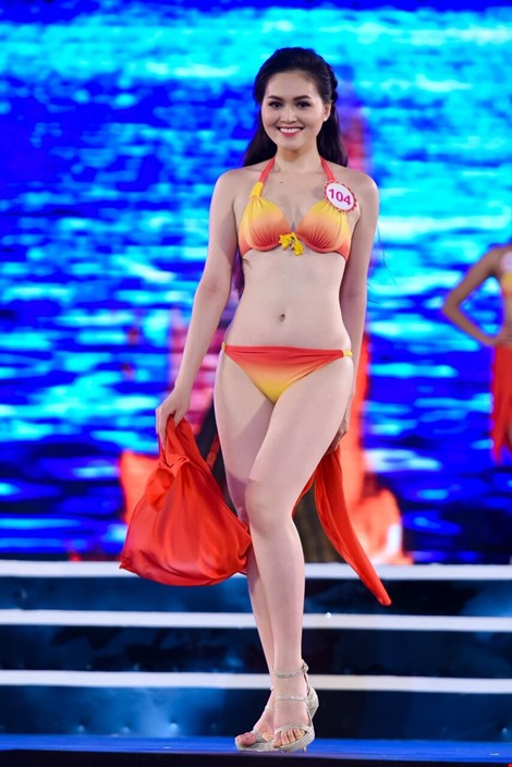 Mãn nhãn màn trình diễn bikini của 18 nhan sắc phía Bắc vào CK HHVN 2016 ảnh 4 Mãn nhãn màn trình diễn bikini của 18 nhan sắc phía Bắc vào CK HHVN 2016 ảnh 4