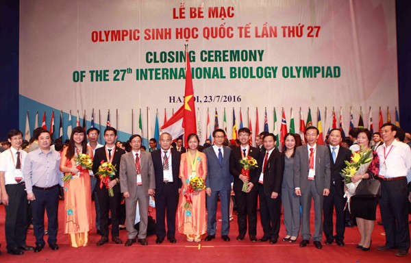 Phó Thủ tướng Vũ Đức Đam và đoàn Việt Nam tham dự kỳ thi. Phó Thủ tướng Vũ Đức Đam và đoàn Việt Nam tham dự kỳ thi.