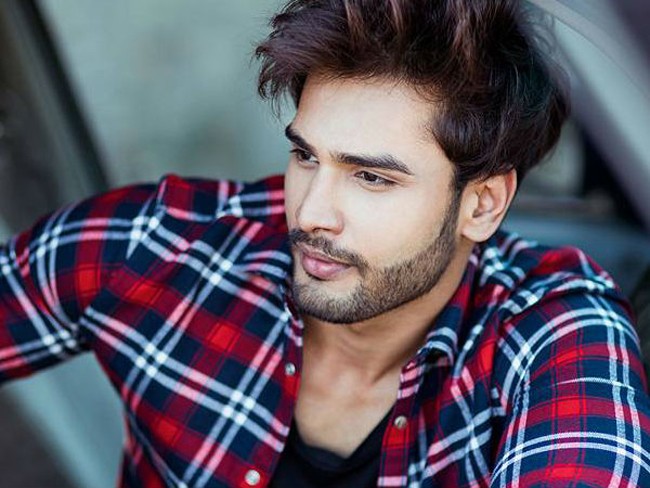 Nam diễn viên và người mẫu Ấn Độ Rohit Khandelwal vừa trở thành người chiến thắng trong cuộc thi sắc đẹp Mister World 2016.