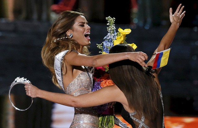 Hoa hậu Hoàn vũ "hụt' tuyên bố từ bỏ ngôi vị Á hậu ảnh 1