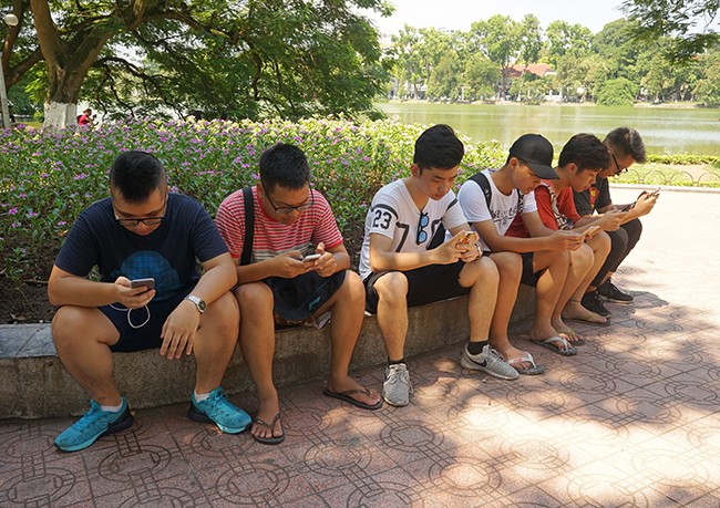 Suýt thiệt thân vì mải mê bắt Pokemon “hiếm“ ảnh 3