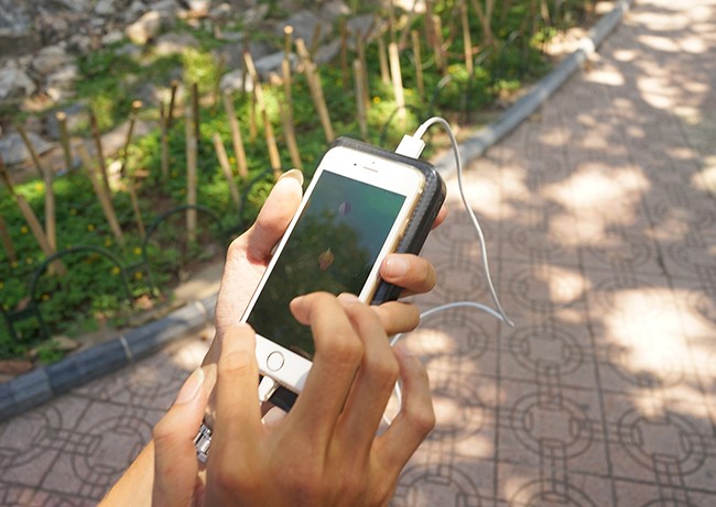 Suýt thiệt thân vì mải mê bắt Pokemon “hiếm“ ảnh 6