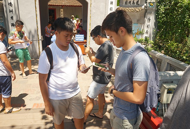 Suýt thiệt thân vì mải mê bắt Pokemon “hiếm“ ảnh 7