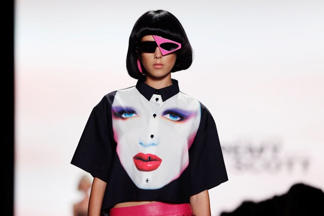 Mốt lập dị, xuyên thấu chiếm lĩnh thời trang xuân hè 2017 ảnh 1 Mốt lập dị, xuyên thấu chiếm lĩnh thời trang xuân hè 2017 ảnh 1