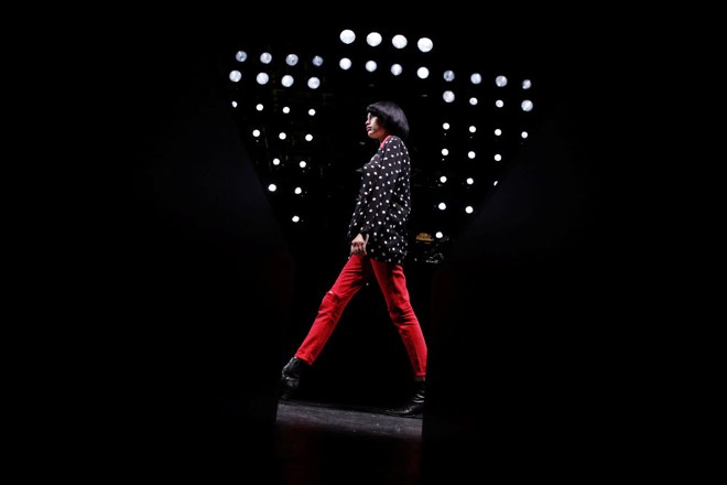 Mốt lập dị, xuyên thấu chiếm lĩnh thời trang xuân hè 2017 ảnh 3 Mốt lập dị, xuyên thấu chiếm lĩnh thời trang xuân hè 2017 ảnh 3