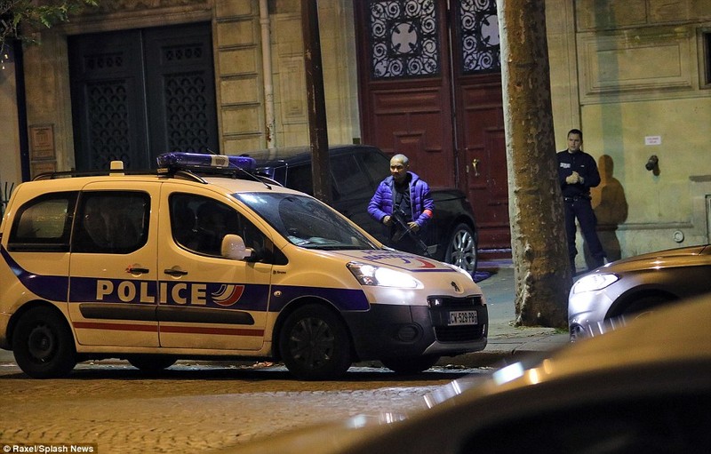 Kim Kardashian bị dí súng vào đầu, cướp 11 triệu USD nữ trang ảnh 17 Kim Kardashian bị dí súng vào đầu, cướp 11 triệu USD nữ trang ảnh 17