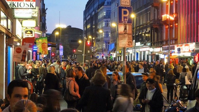 Đột nhập "phố đèn đỏ" khét tiếng nước Đức ảnh 3