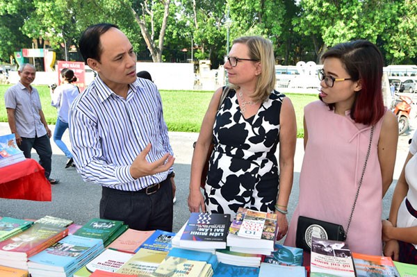 Hội Sách Hà Nội 2016 hướng tới xây dựng xã hội học tập ảnh 2 Hội Sách Hà Nội 2016 hướng tới xây dựng xã hội học tập ảnh 2