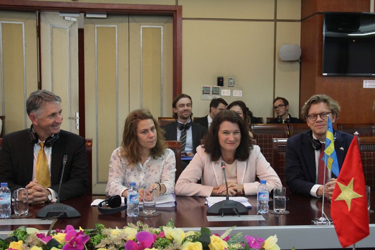 Bộ trưởng Thương mại và các vấn đề EU của Thụy Điển phát biểu tại buổi tiếp