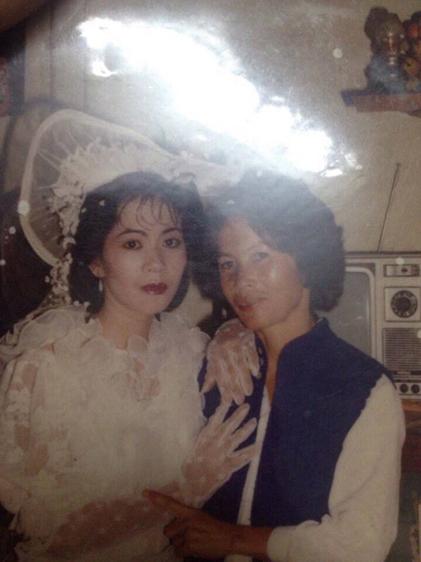 Bồi hồi ngắm lại những tấm ảnh cưới 20 năm có lẻ ảnh 6 Bồi hồi ngắm lại những tấm ảnh cưới 20 năm có lẻ ảnh 6