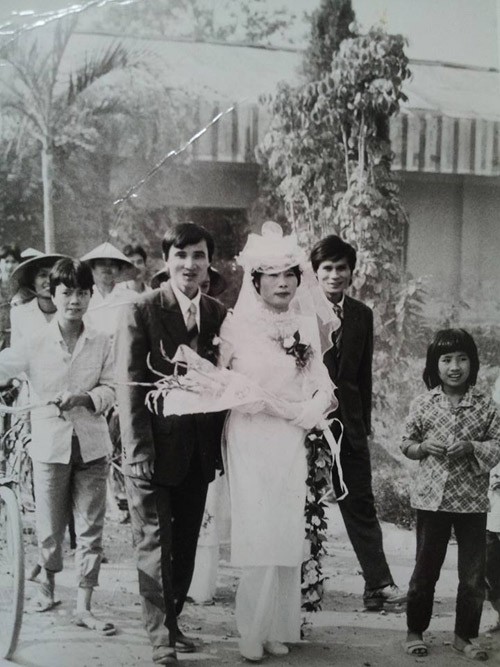 Bồi hồi ngắm lại những tấm ảnh cưới 20 năm có lẻ ảnh 10 Bồi hồi ngắm lại những tấm ảnh cưới 20 năm có lẻ ảnh 10