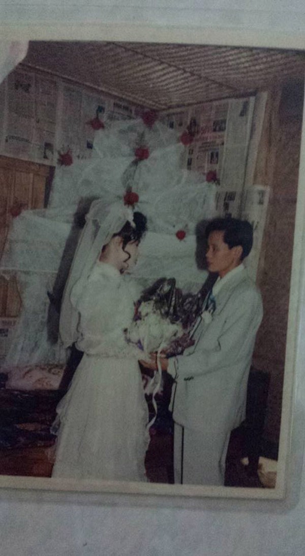 Bồi hồi ngắm lại những tấm ảnh cưới 20 năm có lẻ ảnh 12 Bồi hồi ngắm lại những tấm ảnh cưới 20 năm có lẻ ảnh 12