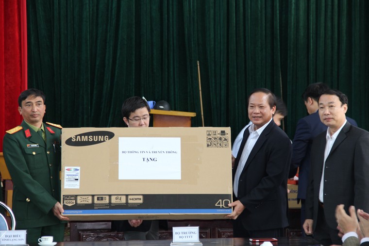 Bộ trưởng Trương Minh Tuấn thăm hỏi, động viên CBCS và nhân dân trên địa bàn huyện Đình Lập ảnh 4