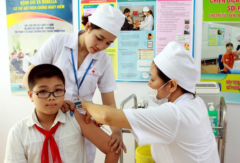 Hệ thống quản lý thông tin tiêm chủng quốc gia hiện đang được triển khai thí điểm tại 5 tỉnh, thành phố và sẽ được nhân rộng trên toàn quốc vào tháng 6/2017.