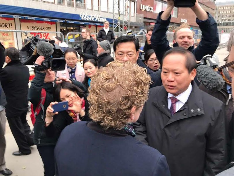 Bộ trưởng Trương Minh Tuấn chia buồn với với bà Karin Wanngard