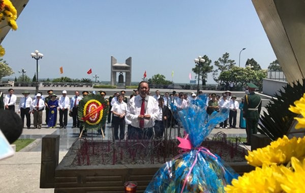 Thượng cờ Tổ quốc mừng ngày thống nhất non sông ảnh 2