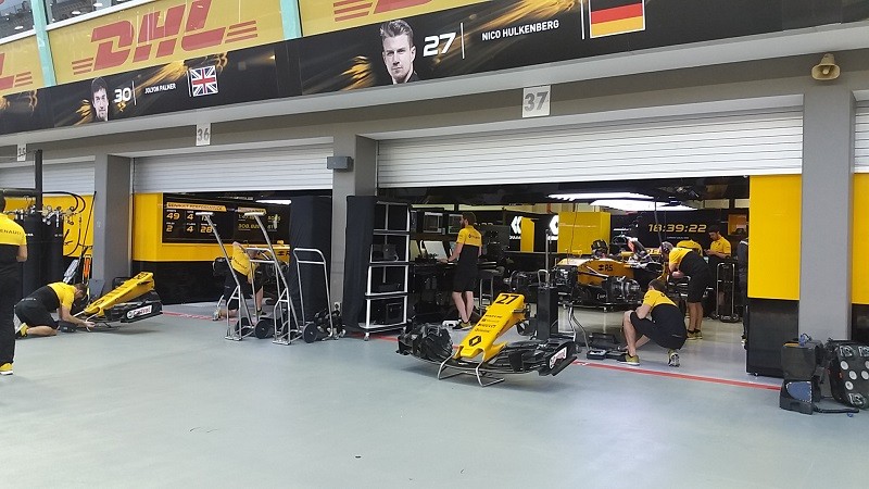 Cận cảnh những cỗ máy bốn bánh nhanh nhất hành tinh tại Singapore Grand Prix ảnh 4