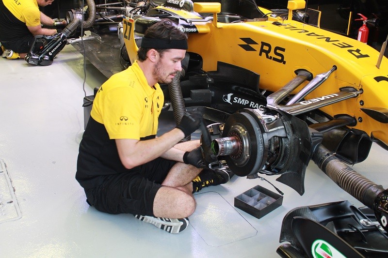 Cận cảnh những cỗ máy bốn bánh nhanh nhất hành tinh tại Singapore Grand Prix ảnh 6