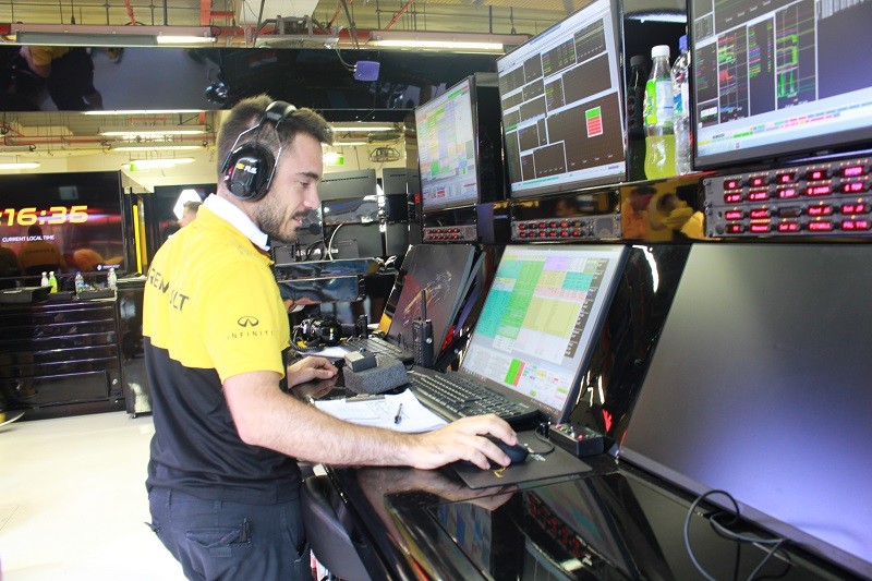 Cận cảnh những cỗ máy bốn bánh nhanh nhất hành tinh tại Singapore Grand Prix ảnh 8