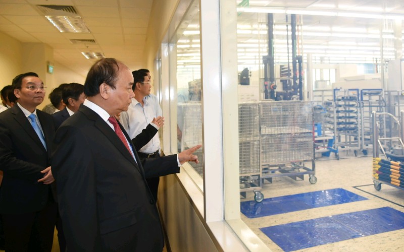 Thủ tướng tham quan nhà máy Intel Products tại Khu CNC TPHCM.