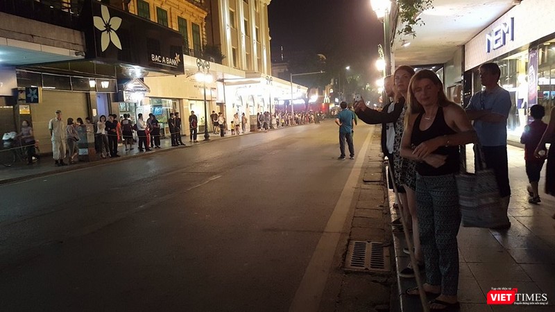 Chùm ảnh và video: An ninh được siết chặt quanh khách sạn Tổng thống Mỹ đang ở ảnh 7