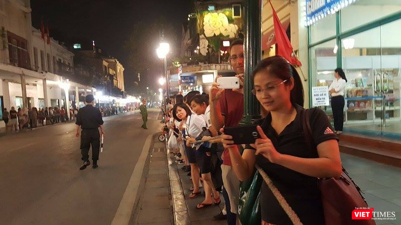 Chùm ảnh và video: An ninh được siết chặt quanh khách sạn Tổng thống Mỹ đang ở ảnh 8