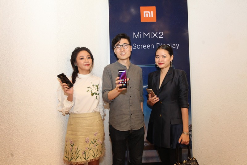 Ra mắt Mi MIX 2 và Redmi Note 5A Prime, giá lần lượt 12,99 triệu đồng và 4,29 triệu đồng ảnh 1 Ra mắt Mi MIX 2 và Redmi Note 5A Prime, giá lần lượt 12,99 triệu đồng và 4,29 triệu đồng ảnh 1
