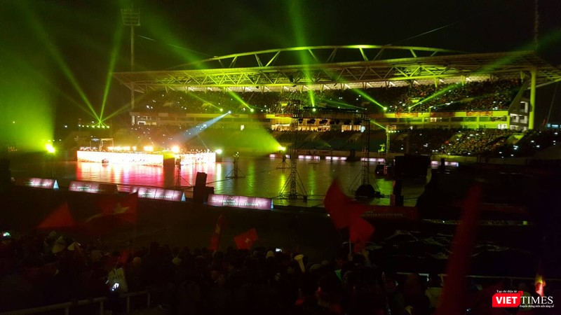 Sân khấu đã sẵn sàng.