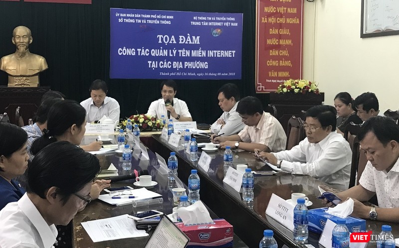 Ông Trần Minh Tân – Giám đốc Trung tâm Internet Việt Nam phát biểu tại Tọa đàm