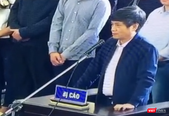 Bị cáo Nguyễn Thanh Hóa khai báo tại tòa (ảnh chụp màn hình trực tuyến tại phòng báo chí) Bị cáo Nguyễn Thanh Hóa khai báo tại tòa (ảnh chụp màn hình trực tuyến tại phòng báo chí)