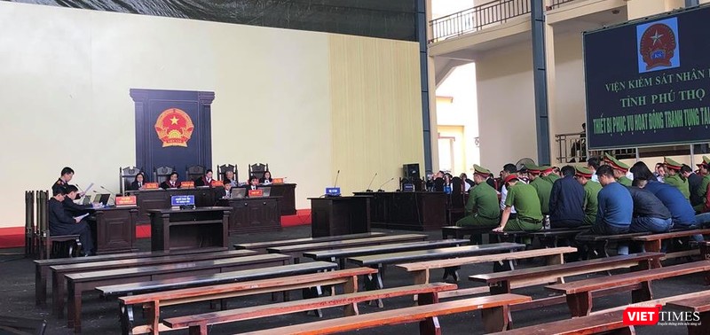 Quang cảnh phiên tòa xét xử sáng nay (21/11) Quang cảnh phiên tòa xét xử sáng nay (21/11)