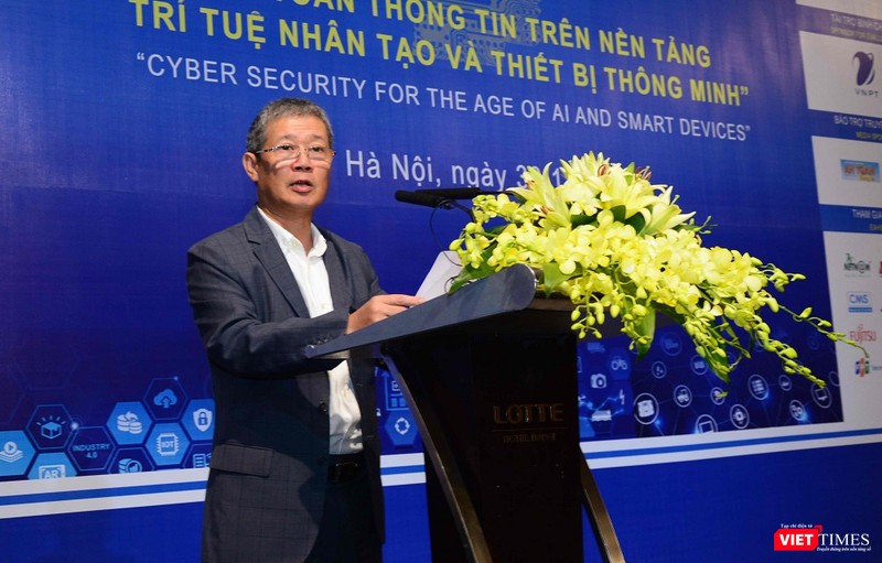 Thứ trưởng Bộ TT&TT Nguyễn Thành Hưng: "IoT sinh ra lượng dữ liệu cực lớn, còn AI giúp phân tích và xử lý lượng dữ liệu này và AI chỉ hiệu quả khi có một lượng dữ liệu đủ lớn để phân tích". Thứ trưởng Bộ TT&TT Nguyễn Thành Hưng: "IoT sinh ra lượng dữ liệu cực lớn, còn AI giúp phân tích và xử lý lượng dữ liệu này và AI chỉ hiệu quả khi có một lượng dữ liệu đủ lớn để phân tích".