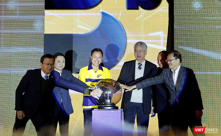 Ông Trần Thanh Hải (áo vàng) - CEO Be Group tại Lễ ra mắt.