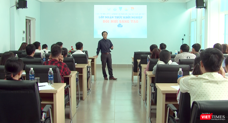 Ông Phan Tuấn Anh - VDCA đào tạo cho các nhóm ý tưởng tham gia cuộc thi IG 2019. Ông Phan Tuấn Anh - VDCA đào tạo cho các nhóm ý tưởng tham gia cuộc thi IG 2019.