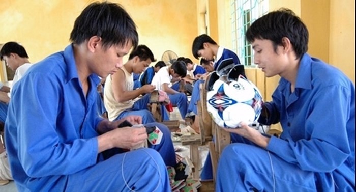 Bộ trưởng Đào Ngọc Dung nêu thực tế nhiều cơ sở quả tải, có nơi gấp 2 lần, một số nơi gấp 4 lần.