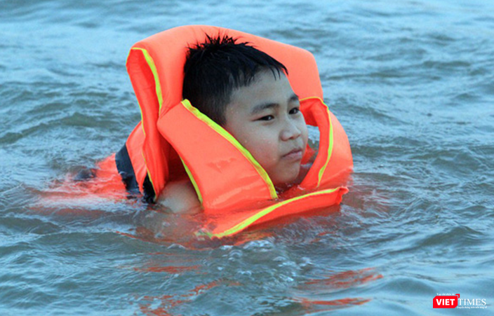 Kỹ năng bơi rất quan trọng để con trẻ phát triển toàn diện Kỹ năng bơi rất quan trọng để con trẻ phát triển toàn diện