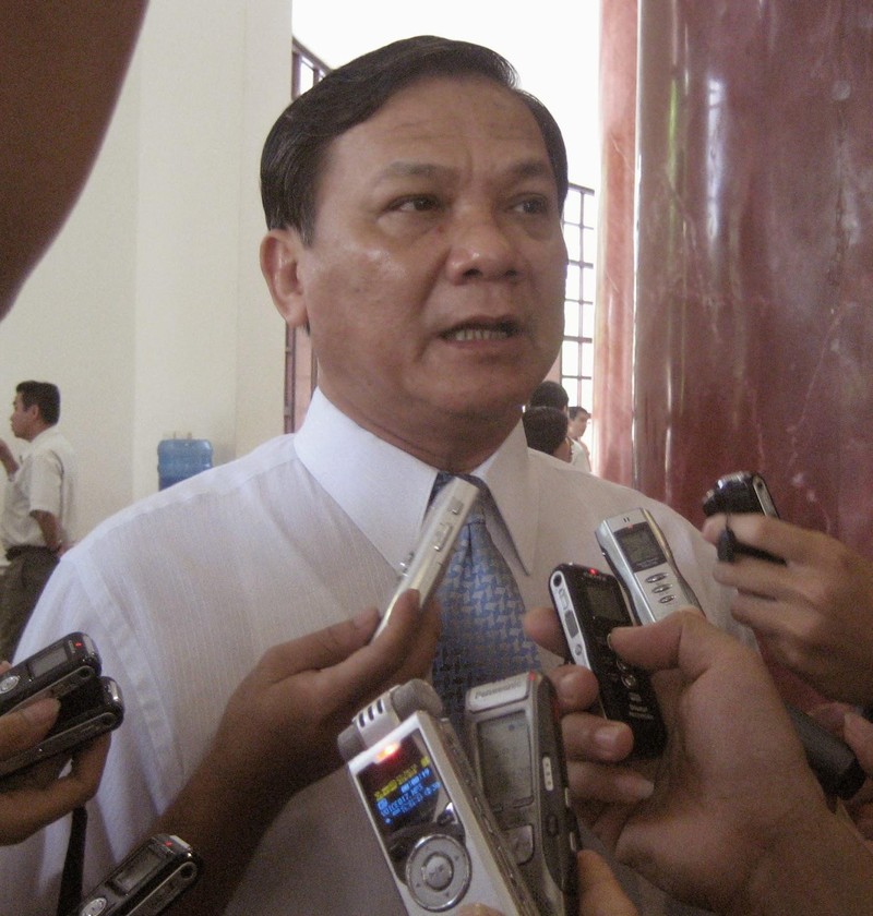 2.	Gần cuối nhiệm kỳ, trước lúc nghỉ hưu, khi còn giữ chức Tổng Thanh tra Chính phủ, ông Trần Văn Truyền đã ký nhiều quyết định công tác cán bộ vội vã và được dư luận biết tới là điển hình của hiện tượng “hoàng hôn nhiệm kỳ”