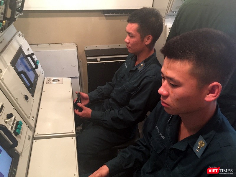 Cảnh giác, phát hiện địch trên không từ xa, quản lý chắc mục tiêu, hiệp đồng chặt chẽ, chọn đúng thời cơ tiêu diệt là phương châm trong huấn luyện, SSCĐ cẩu trung đoàn.