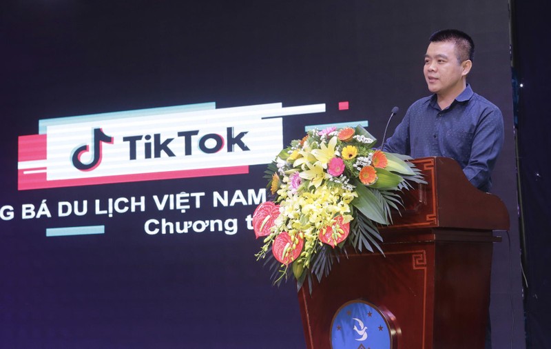 Ông Nguyễn Lâm Thanh - Giám đốc Chính sách TikTok Việt Nam, tính đến đầu năm 2019, TikTok đã có hơn 1.000 nhà sáng tạo nội dung chính thức, thu hút hơn 12 triệu người dùng hàng tháng tại Việt Nam. Ông Nguyễn Lâm Thanh - Giám đốc Chính sách TikTok Việt Nam, tính đến đầu năm 2019, TikTok đã có hơn 1.000 nhà sáng tạo nội dung chính thức, thu hút hơn 12 triệu người dùng hàng tháng tại Việt Nam.