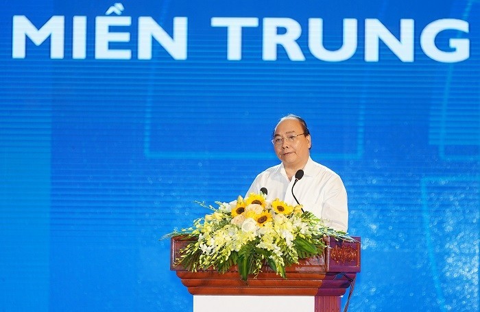 Trước những nút thắt chưa được tháo gỡ, Thủ tướng yêu cấu các tỉnh miền Trung cần thể hiện khát vọng vươn lên mạnh mẽ, quyết tâm để sớm trở thành địa bàn có trình độ kinh tế-xã hội phát triển cao, bền vững của đất nước.
"Miền Trung phải xốc tới. Miền T