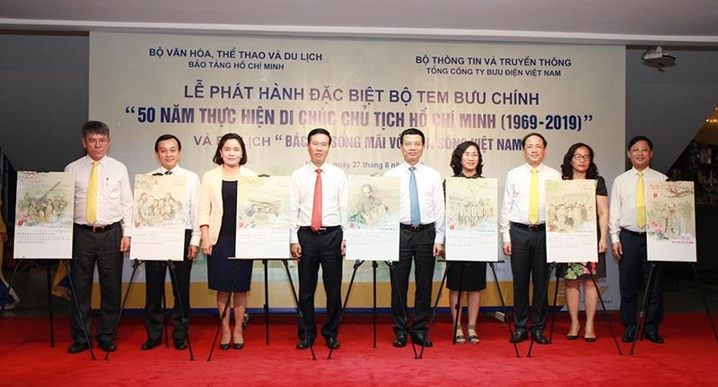 Mẫu lịch đặc biệt chào Xuân 2020 với chủ đề "Bác Hồ sống mãi với non sông Việt Nam"