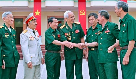 Trong cuộc sống, nhất là ở các vùng quê vai trò của cựu chiến binh là rất quan trọng. Trong cuộc sống, nhất là ở các vùng quê vai trò của cựu chiến binh là rất quan trọng.