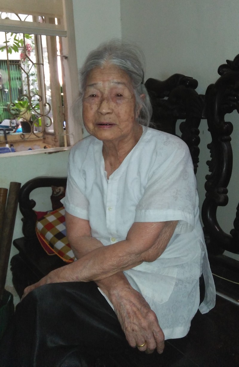 Nghệ nhân Nguyễn Thị Dần gần 100 tuổi mà vẫn mẫn tiệp Nghệ nhân Nguyễn Thị Dần gần 100 tuổi mà vẫn mẫn tiệp