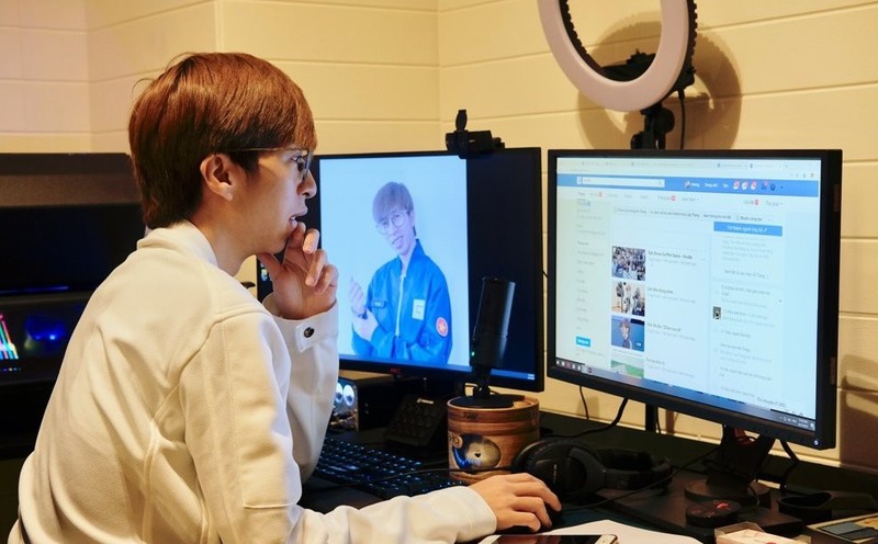 ViruSs giữ thói quen xem lại các video đã làm và ghi lại các kinh nghiệm rút ra được vào một cuốn sổ nhỏ.