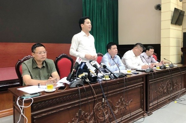 Giám đốc Sở Tài chính Nguyễn Việt Hà trả lời tại buổi giao ban báo chí.  Giám đốc Sở Tài chính Nguyễn Việt Hà trả lời tại buổi giao ban báo chí.